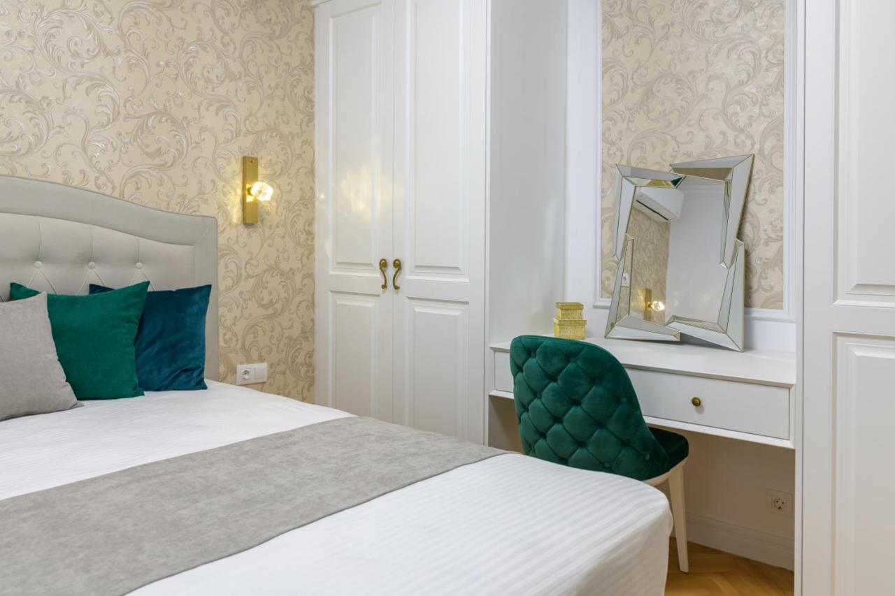 Лукс На Море Luxury Apartment In Downtown With Garage ヴァルナ エクステリア 写真
