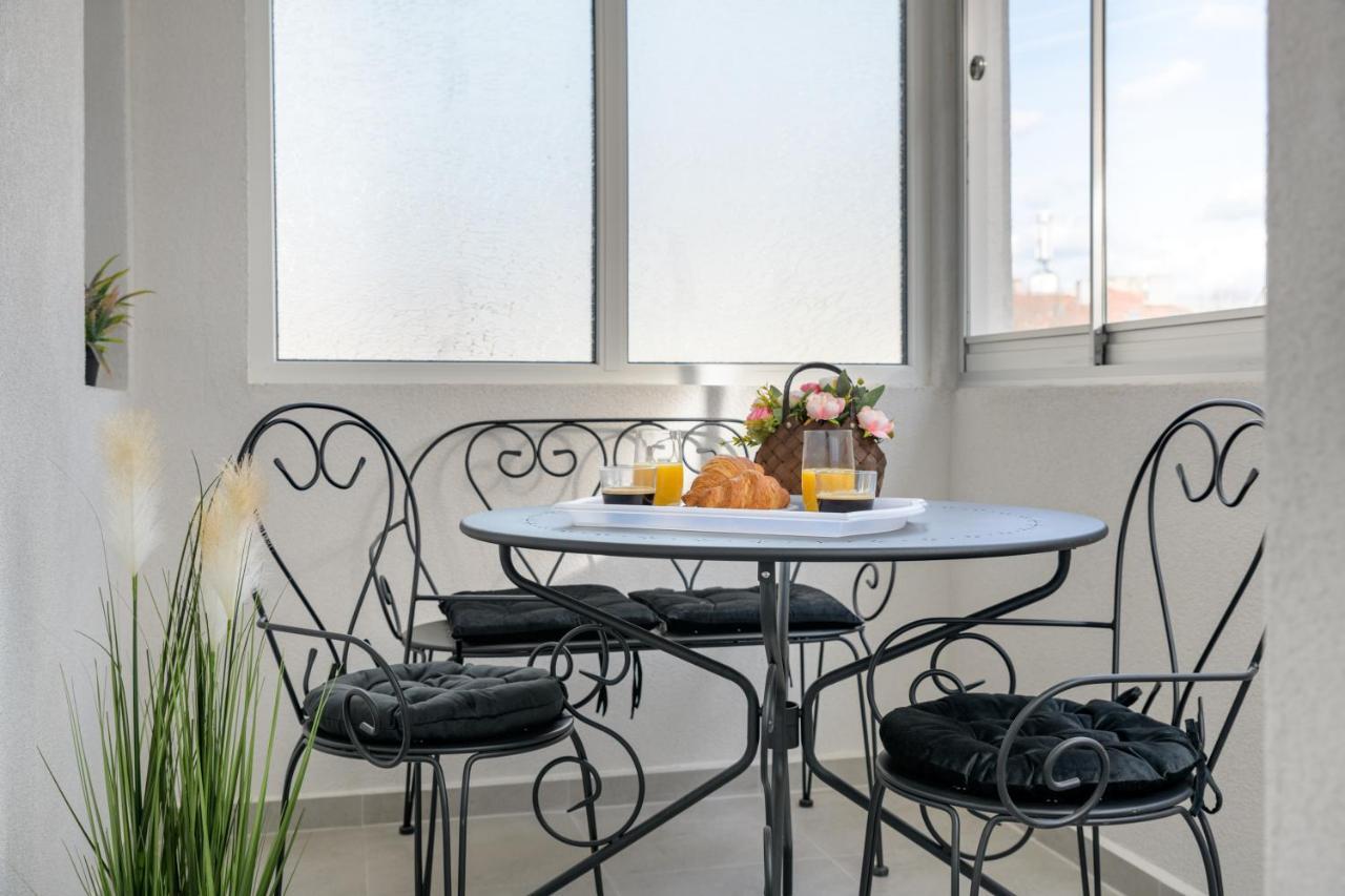 Лукс На Море Luxury Apartment In Downtown With Garage ヴァルナ エクステリア 写真