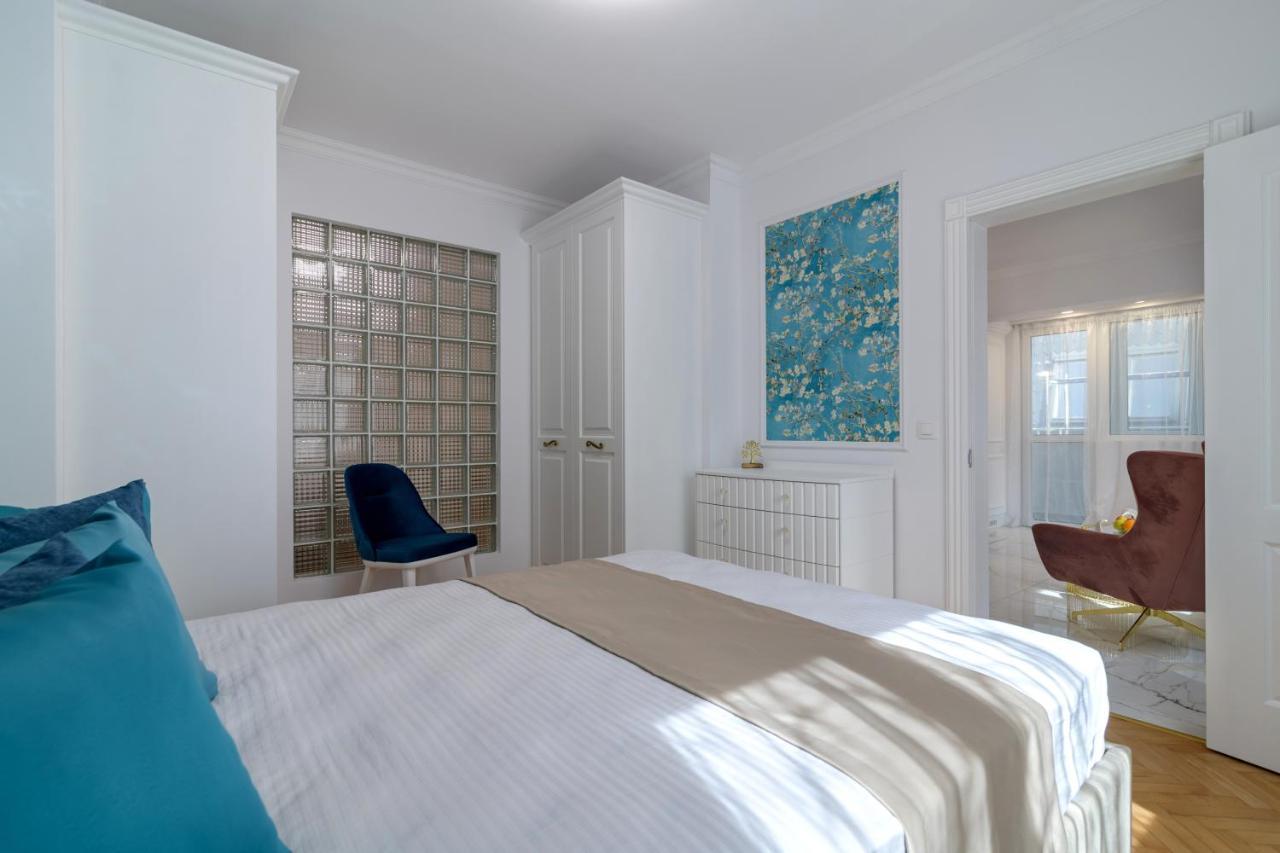 Лукс На Море Luxury Apartment In Downtown With Garage ヴァルナ エクステリア 写真